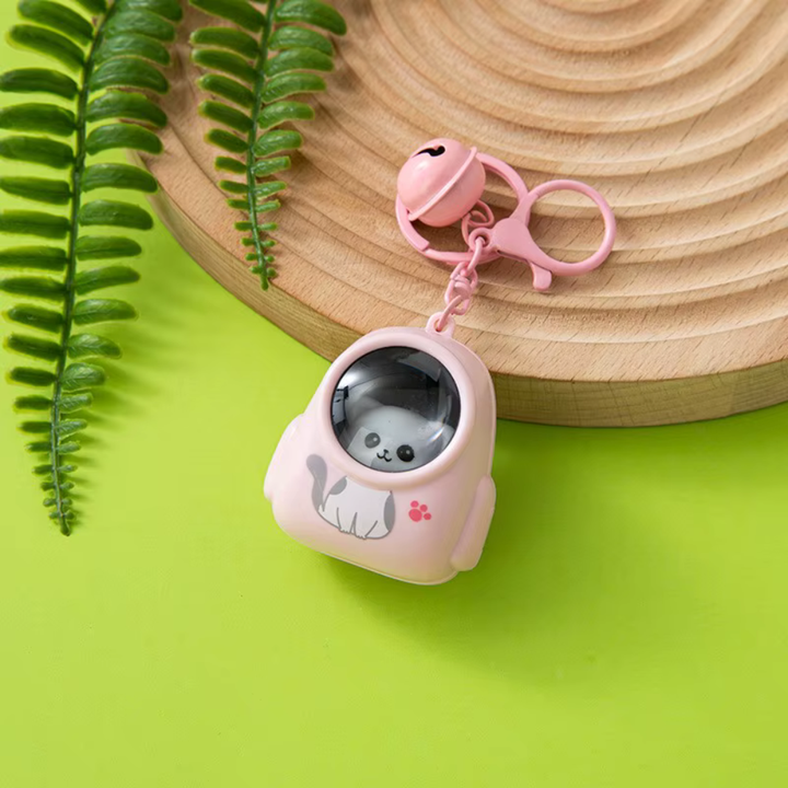 AstroShine - Glowing Astronaut Keychain