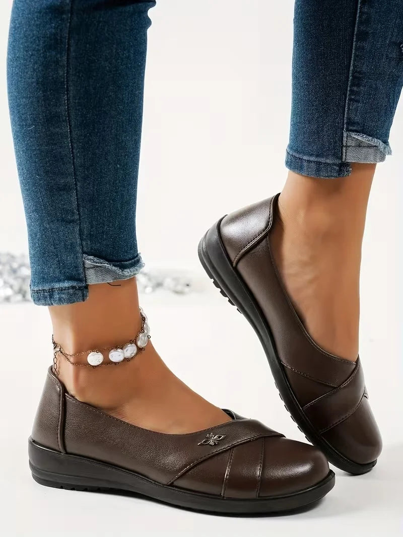 Kinerah - Orthopedic Leather Shoes With Metal Emblem