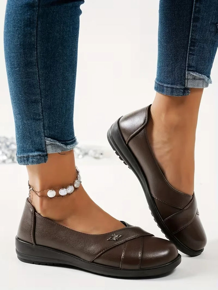 Kinerah - Orthopedic Leather Shoes With Metal Emblem