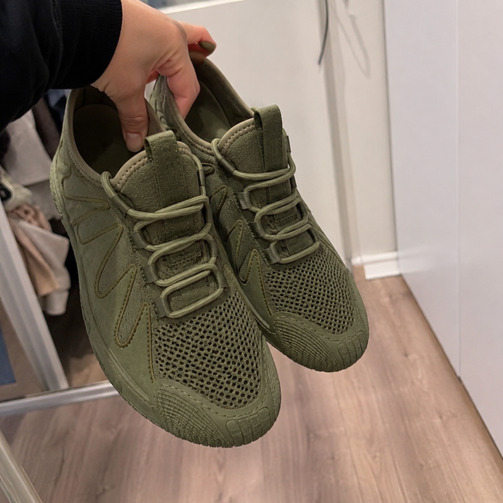 Auramark – Breathable Mesh Lace-Up Sneakers
