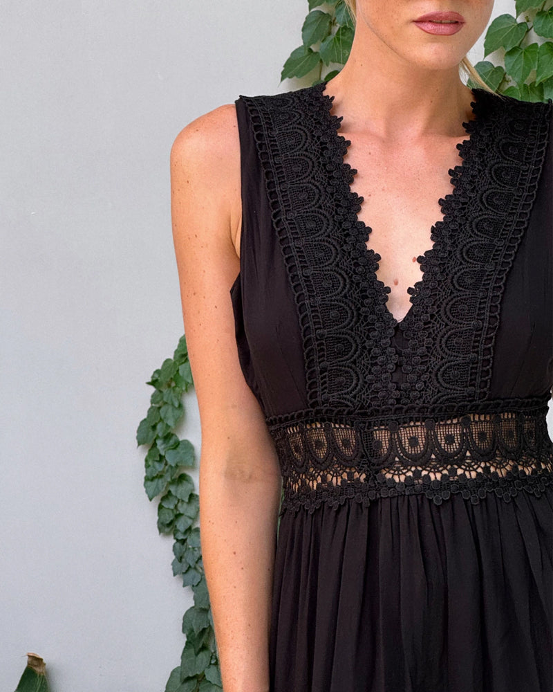 Papakosta - Elegant Sleeveless Lace Dress