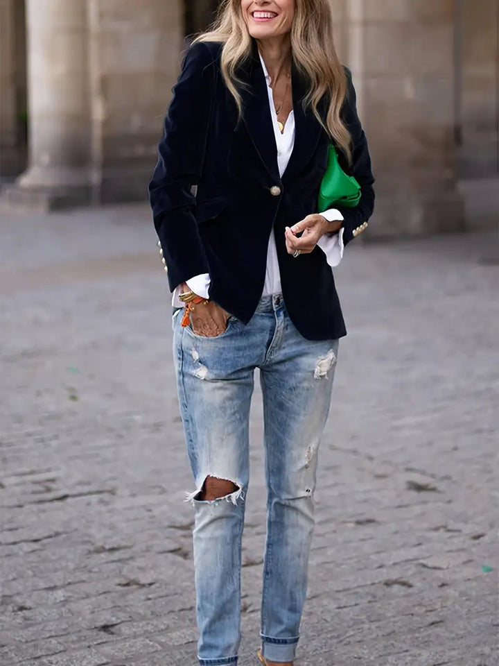 Elīna - Fashionable Velvet Blazer