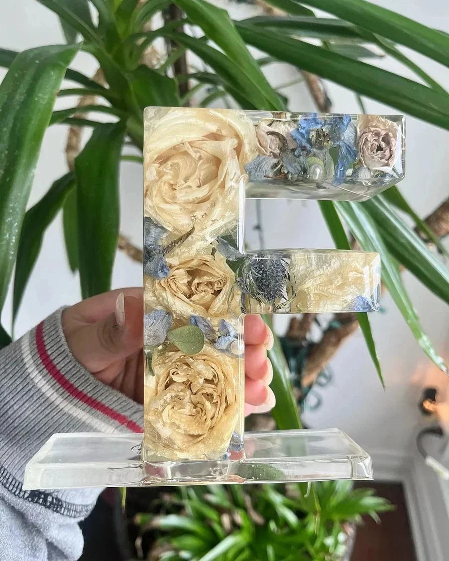 FloraShine - Handmade Flower Resin Night Lamp