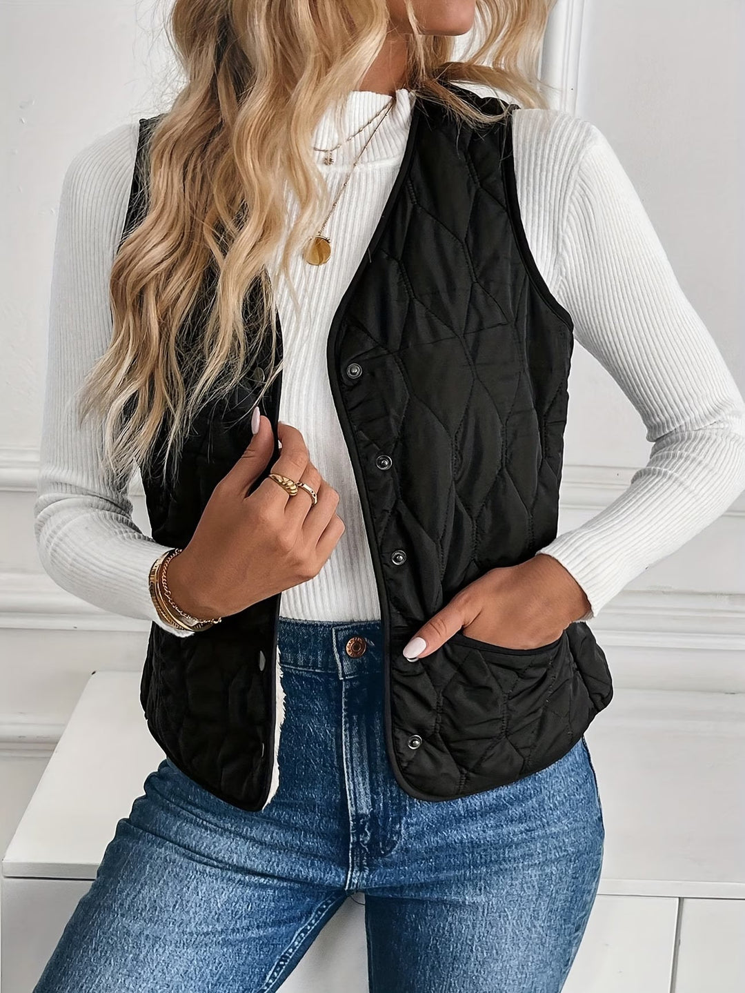 Seraora - Sleeveless Vest With Pockets