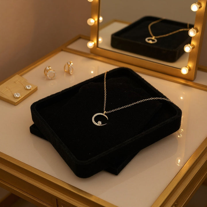 Yalessa - Elegant Necklace with a Moon Motif
