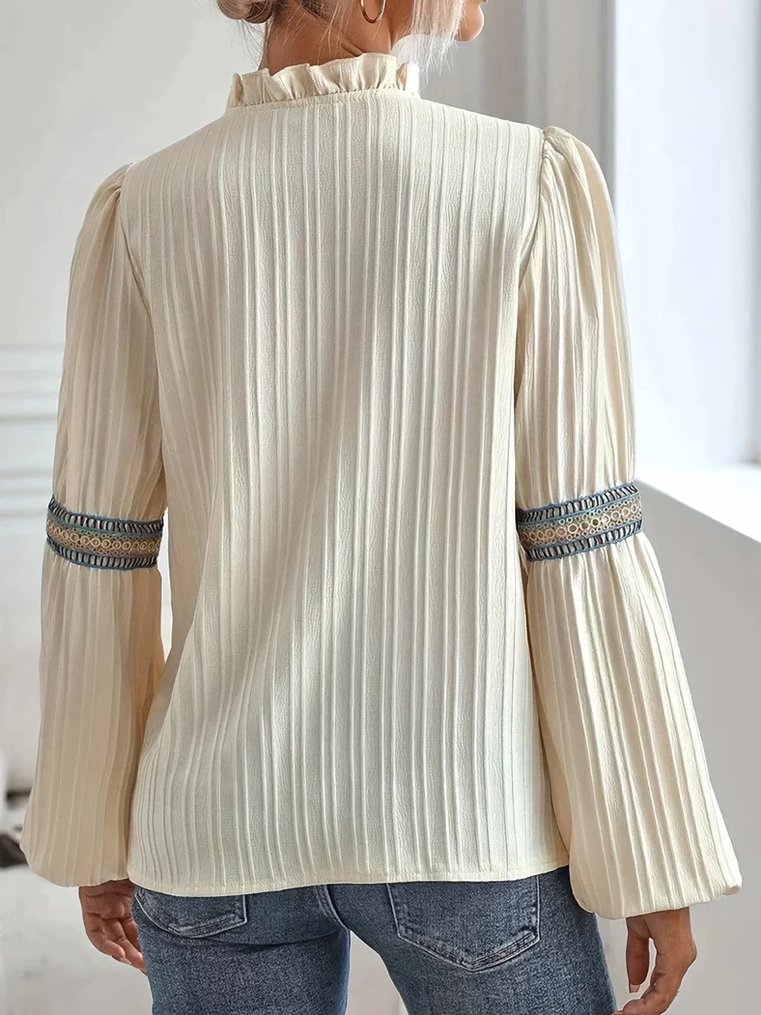Vinca - Elegant Lace Blouse