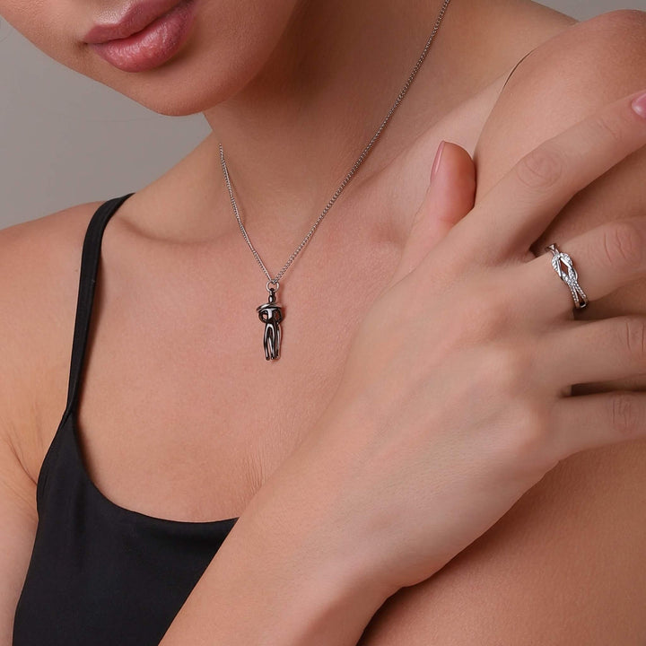 Melrose - Hugging Couple Necklace