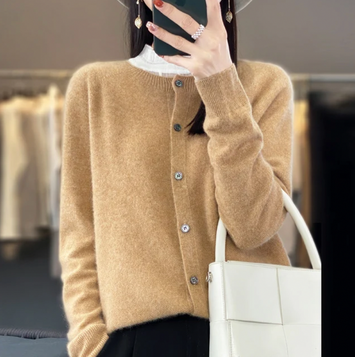 Mariana - Cozy Wool Cardigan