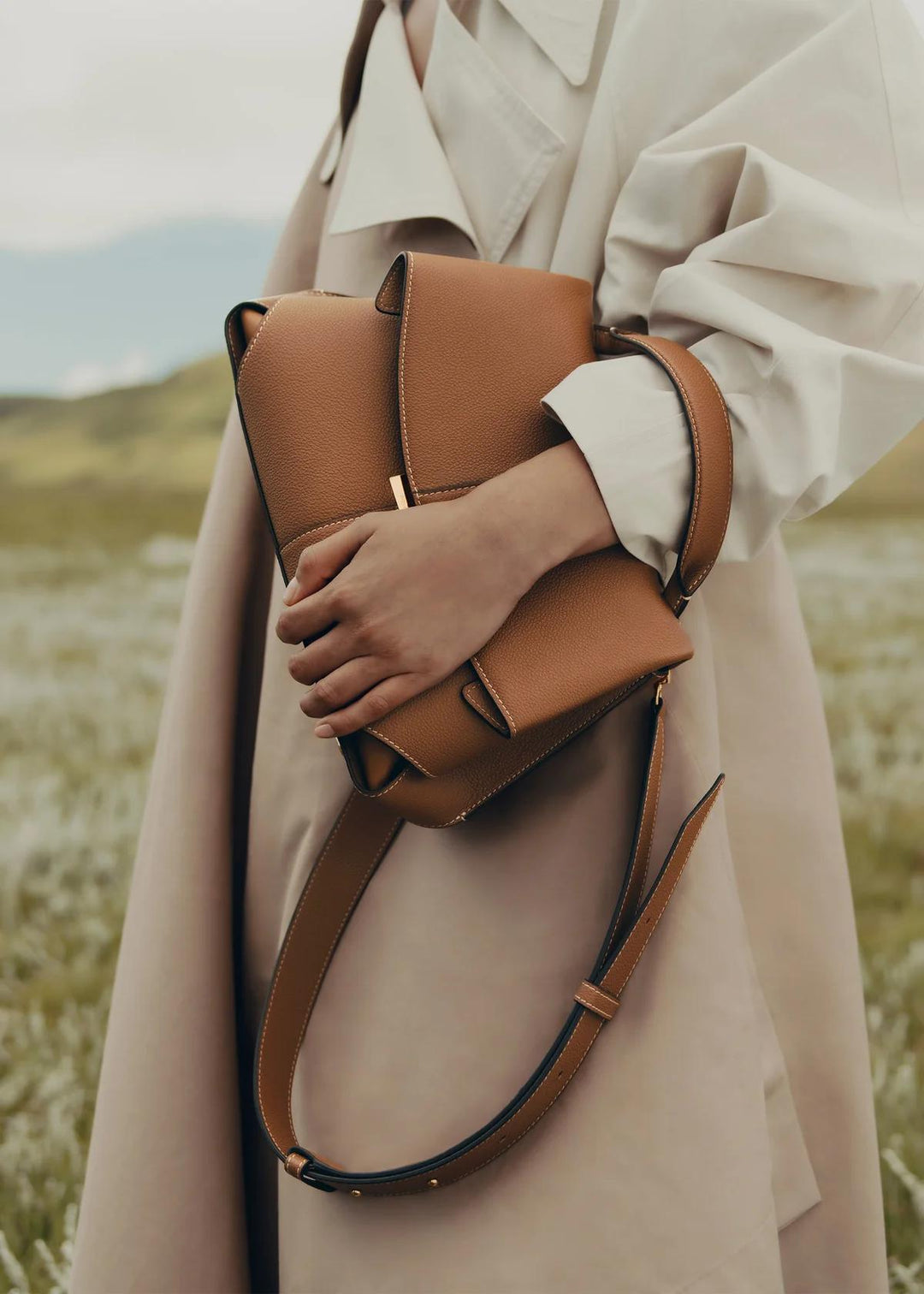 Vinea - Large Capacity Leather Shoulder Bag