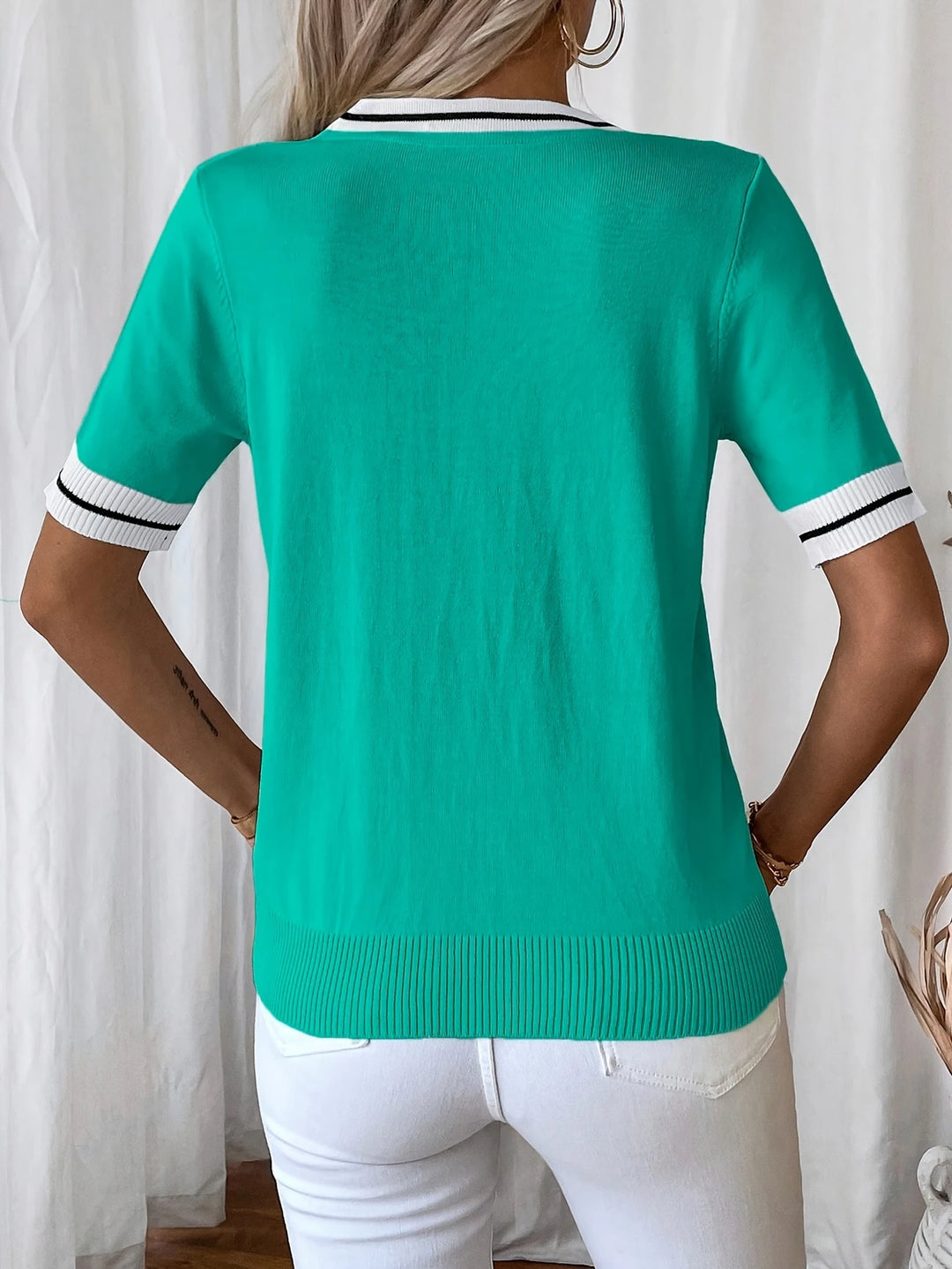 Brunella - Elegant V-Neck Knit Top