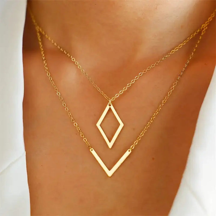 Yarabella - Elegant Necklace with a Geometric V-Shaped Pendant