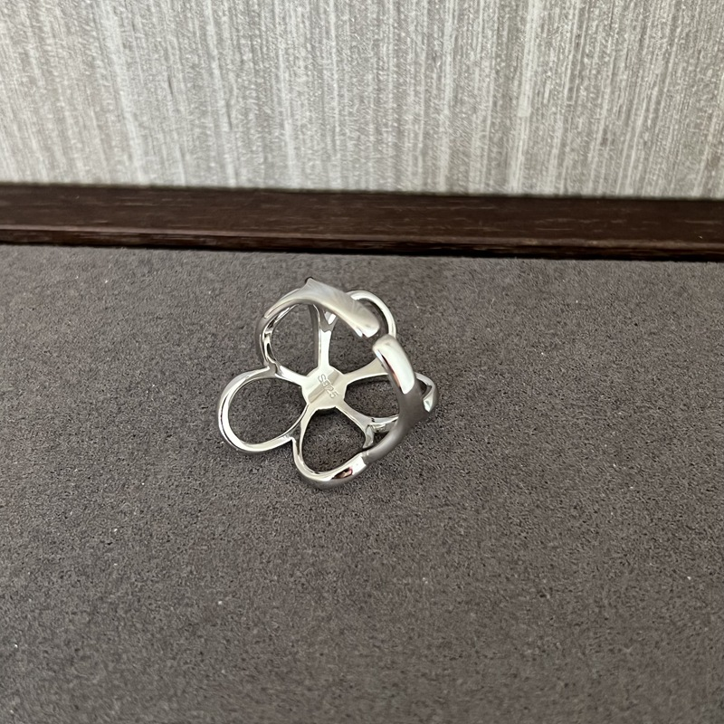Nakoa - Sun Bound Sterling Silver Petal Ring