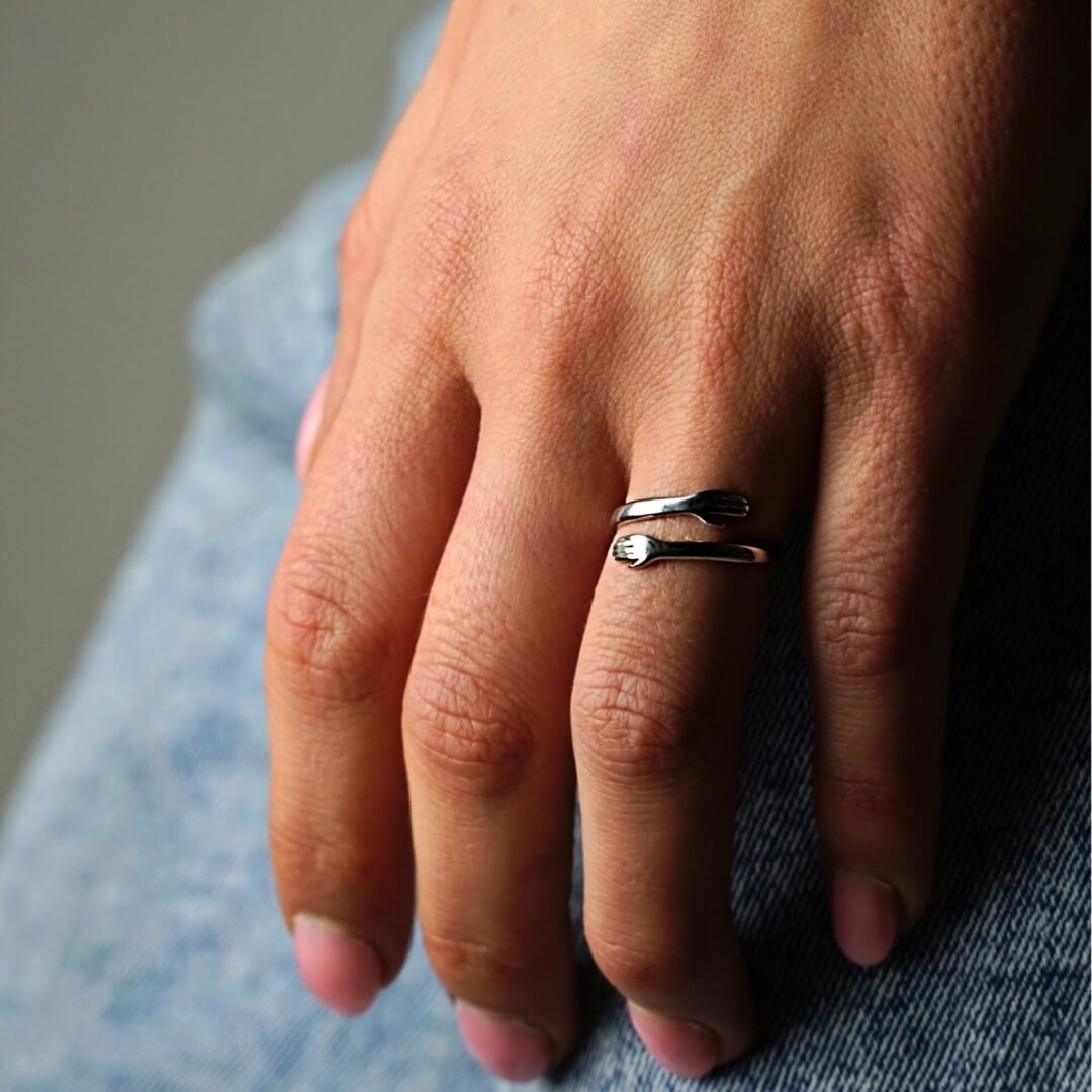 Unella - Adjustable Hand Hug Rings