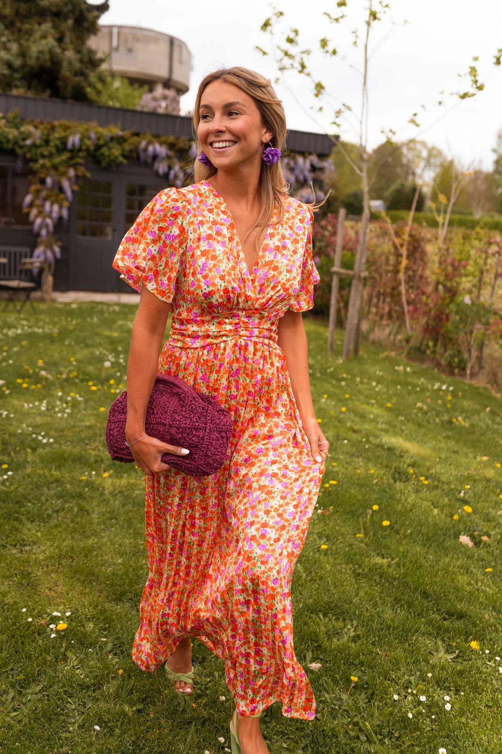 Sampaio – Elegant Dress With V-Neck And Floral Print