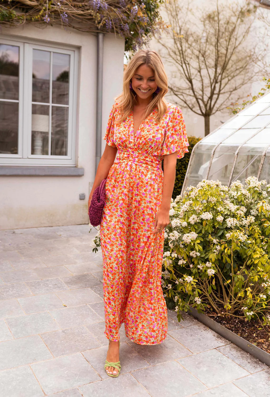 Sampaio – Elegant Dress With V-Neck And Floral Print