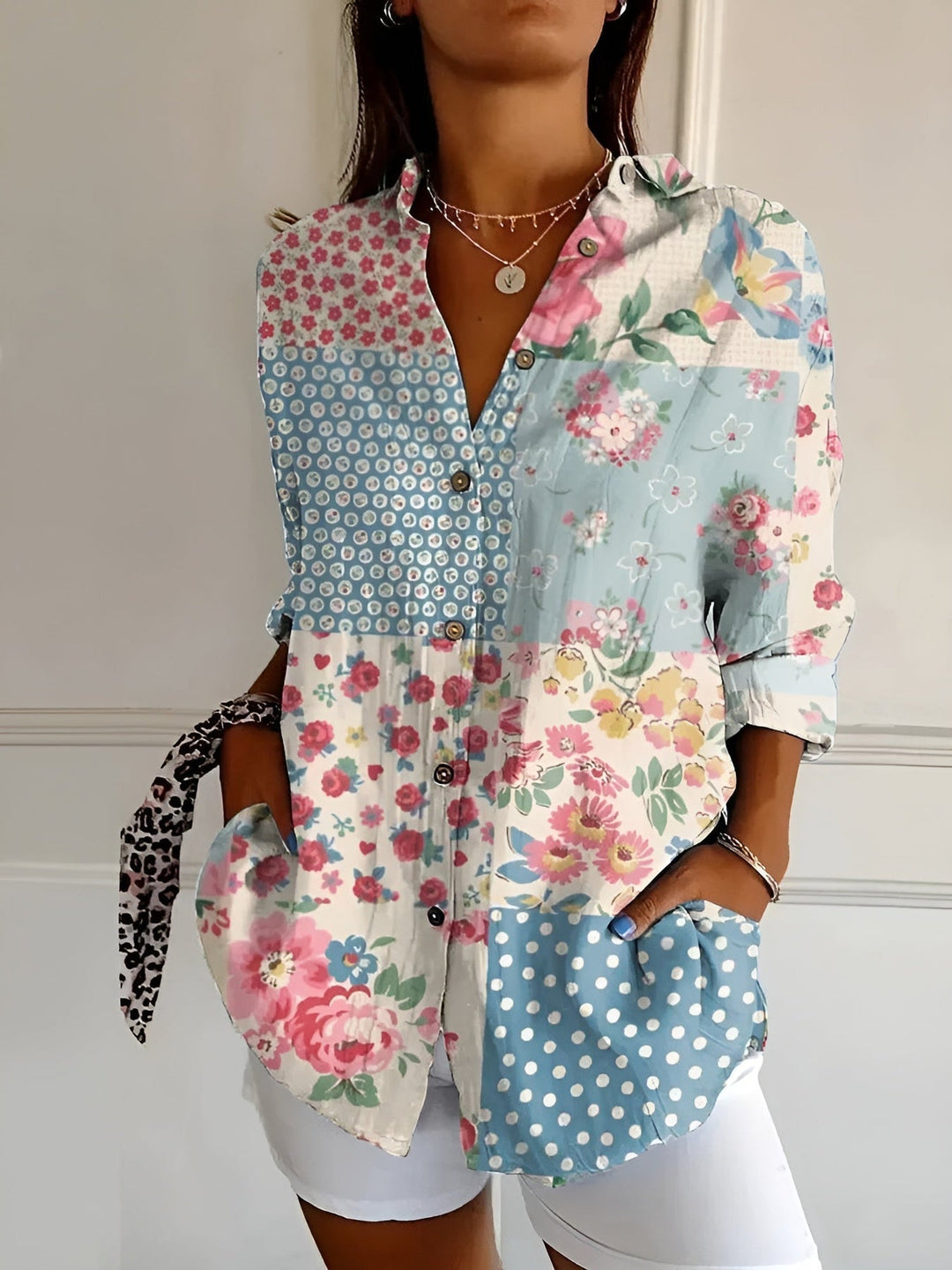 Brenda - Casual Blouse With Flowers And Waves